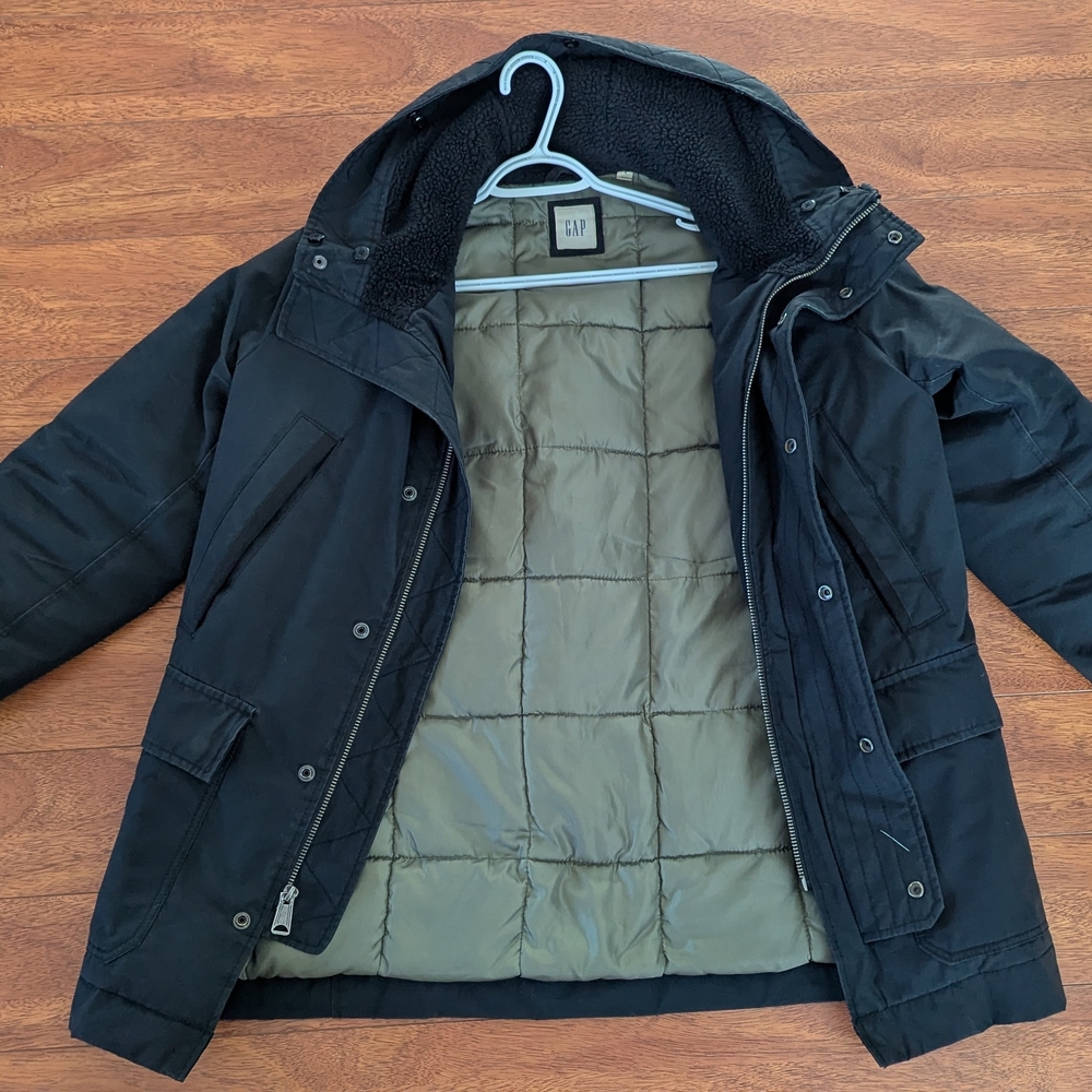 GAP Men's Black and Olive Puffer Jacket
